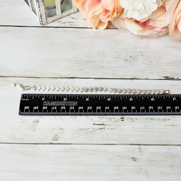 NEW Rhinestone Heart Gold Tone Woman's Tennis Bracelet 7" Classic Style Chic - Picture 3 of 3